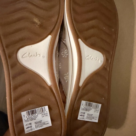 Clarks Women's Floral Embroidered Mules in Tan - Picture 3 of 4